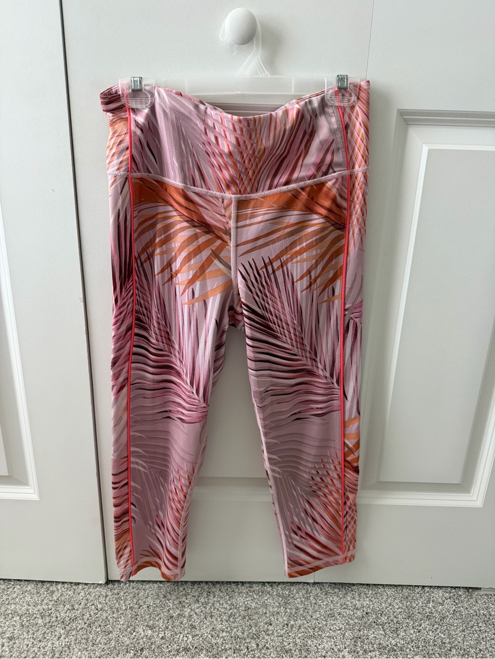 GapFit Eclipse Capri Leggings Women's Size M Regular Pink Tropical Floral